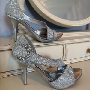 Le Chateau silver heel